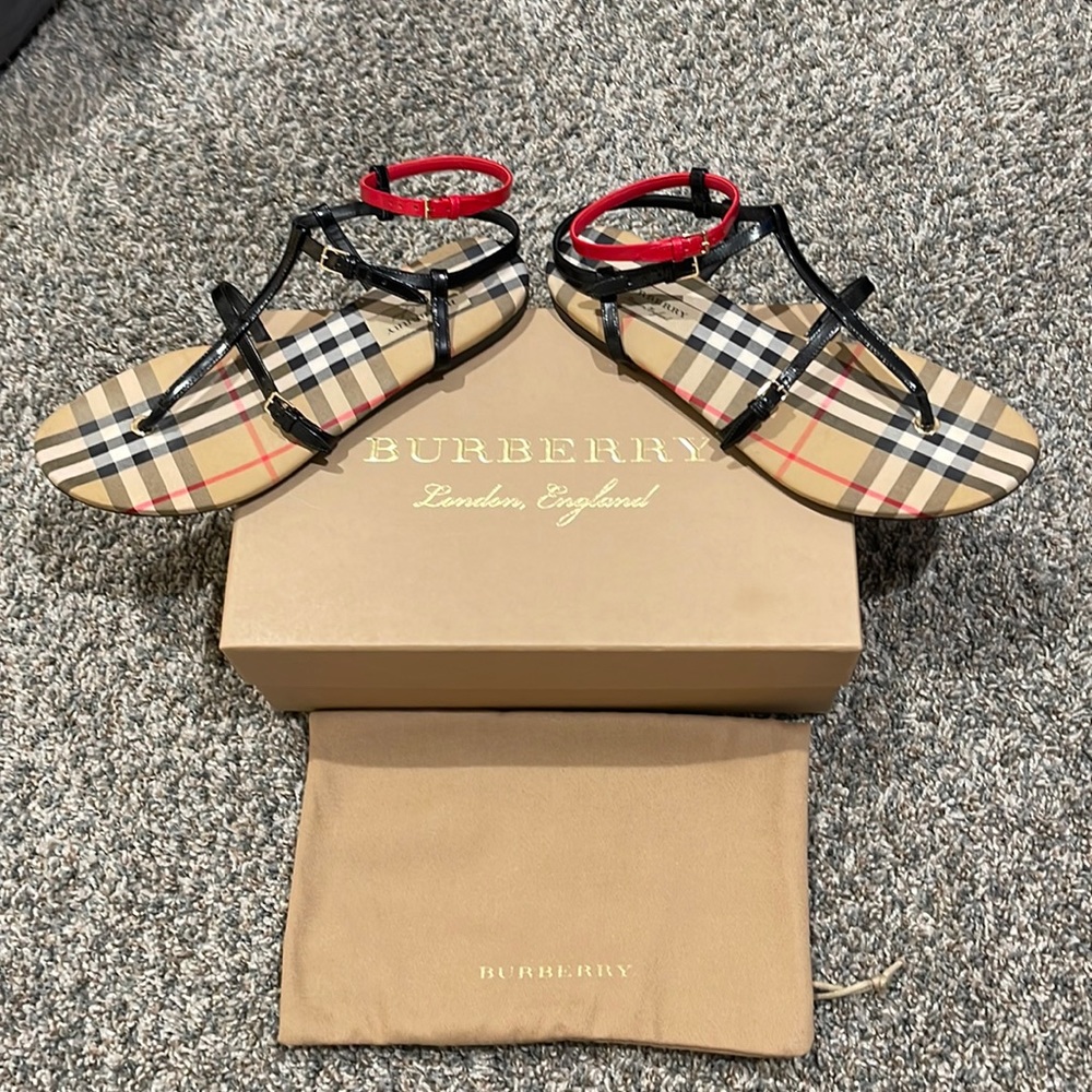 Authentic Women’s size 39 (US 9) Burberry Anthea Flat Sandals